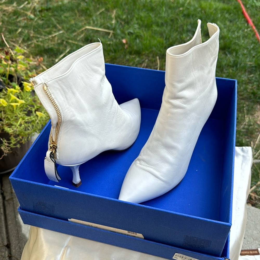 Stewart Weitzman 8 white leather booties